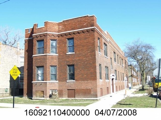 Building Photo - 634 N Lamon Ave Rental