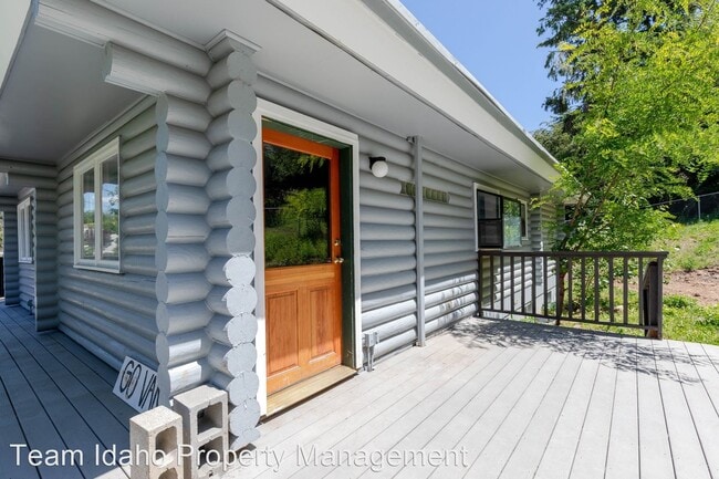 5 br, 2 bath House - 1126 King Street - 5 br, 2 bath House - 1126 King Street