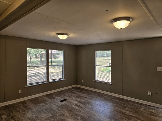 Photo - 3252 Colham Ferry Rd