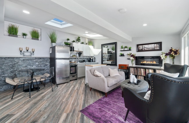 Building Photo - 6120 E 60th Pl