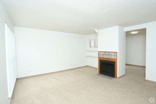 2BR 1BA- Livingroom