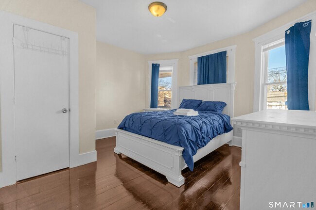 Photo - 766 George St