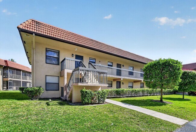 Building Photo - 21895 Lake Forest Cir Unit 201