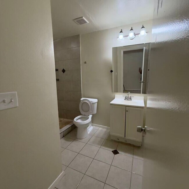 Photo - Beautiful 3 Bedroom 2 Bathroom in Garland!