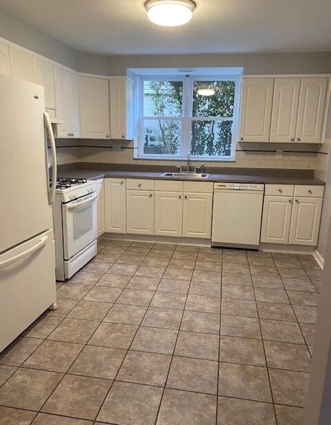 Eat In kitchen - 656 Kimball Ave Apartments Unit 1