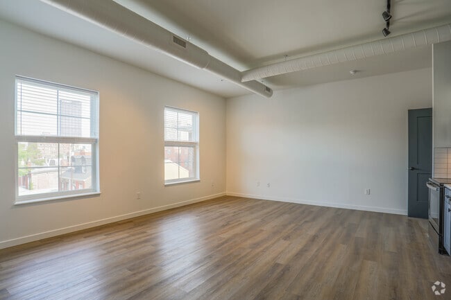2BR, 1BA - 850SF