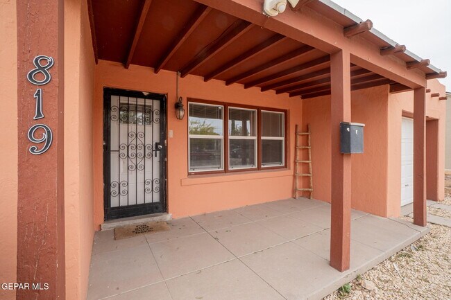 Photo - 819 Ellis St