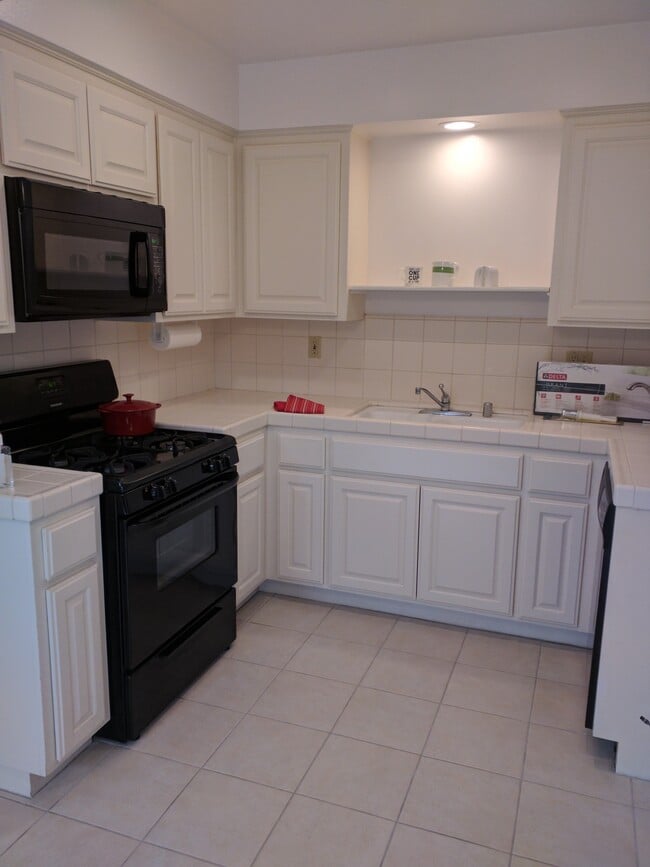 Building Photo - 2206 Graham Ave Unit B Rental