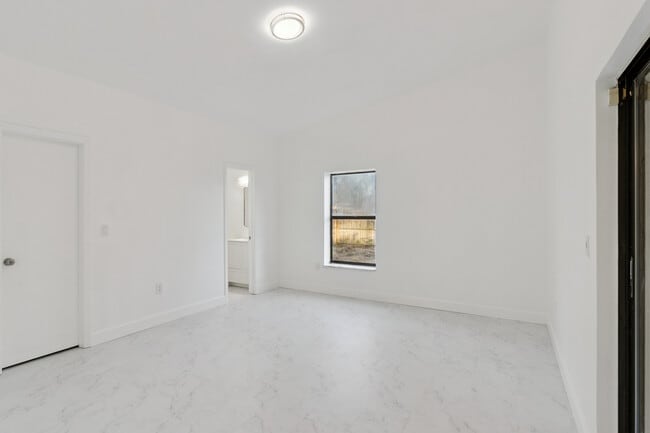 Photo - 527 Glade Ct