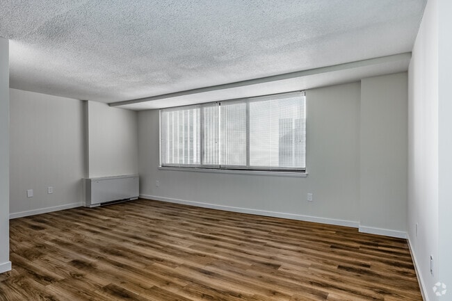 Studio, 1BA - 636SF
