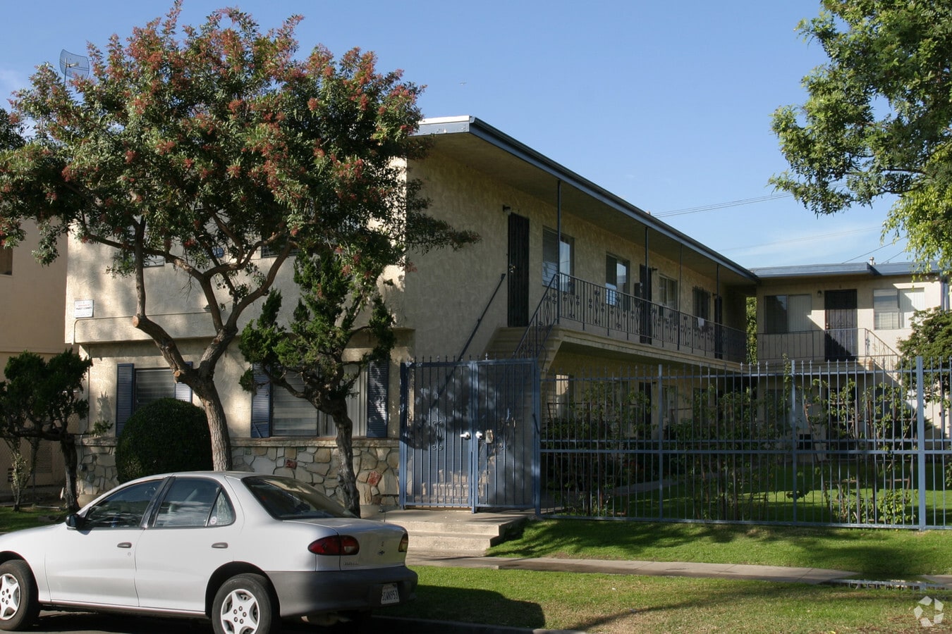 Photo - 2705-2723 E Spaulding St