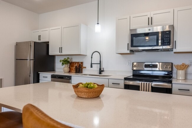 Building Photo - 912 Parkview Dr Unit 912