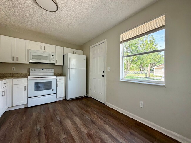Photo - 2 bed/ 1 bath in Lakeland!