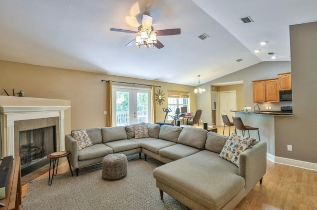 Photo - 3513 Larkspur Ln