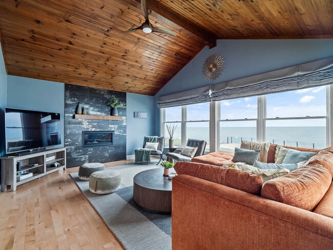 Building Photo - 32414 Lake Rd Unit ID1321796P