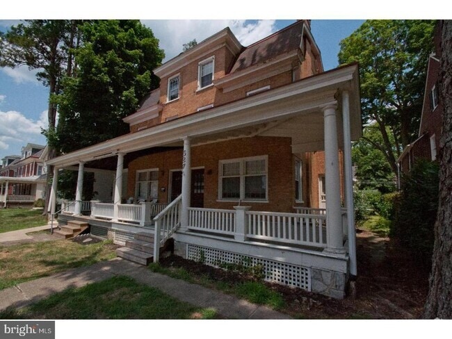 Building Photo - 527 S High St Rental