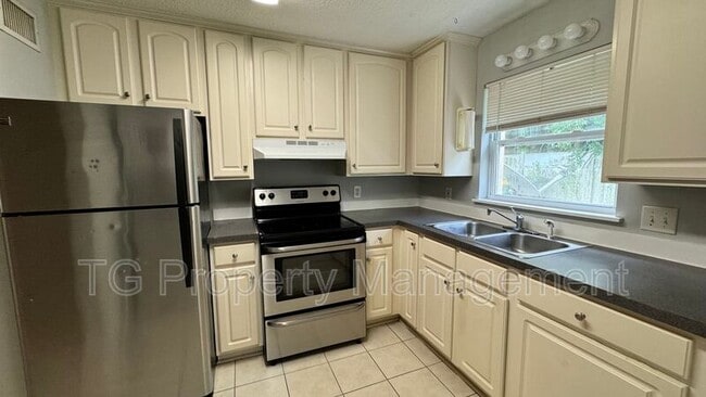 Photo - 209 7th St S