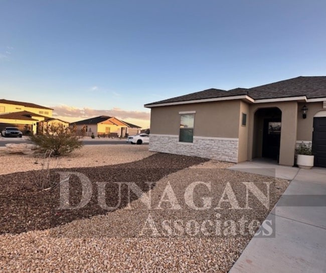 Photo - Beautiful 3 Bedroom, 2 Bath home - Corner Lot!