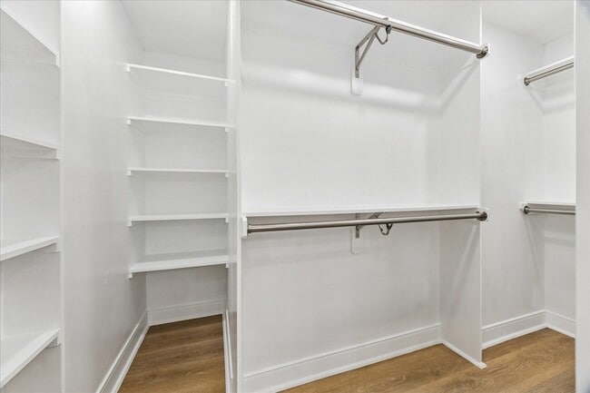 Photo - 903 E 37th St