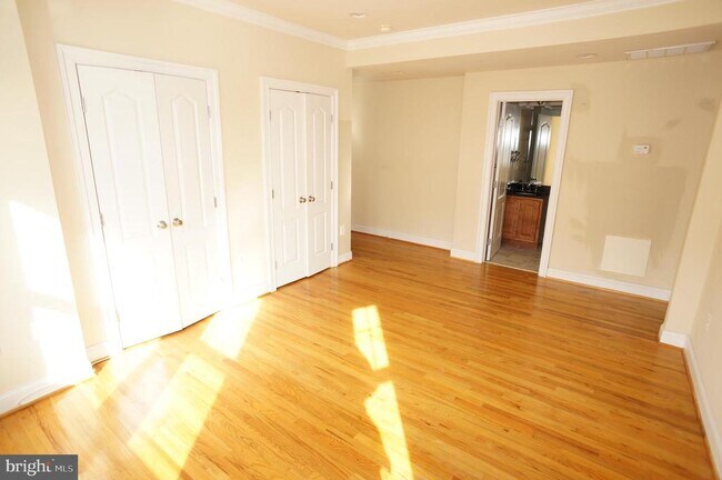 Building Photo - 1929 1st St NW Unit 106