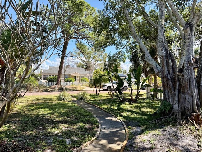 Photo - 3025 50th St S