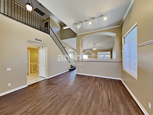 Photo - 590 S Voyager Dr