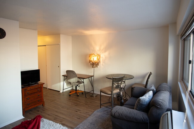 Photo - 2101 Chestnut St Unit 523