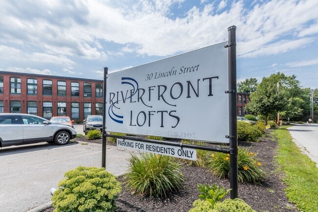 Building Photo - Westbrook 1BD/1BA Condo at Riverfront Loft...