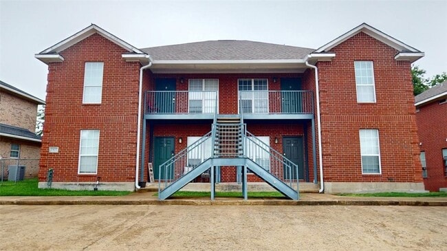 Building Photo - 1507 Hollow Hill Dr Unit B