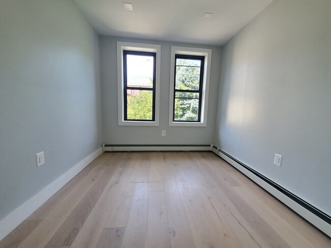 325 Ave E 3 - 328 Avenue E Unit 3