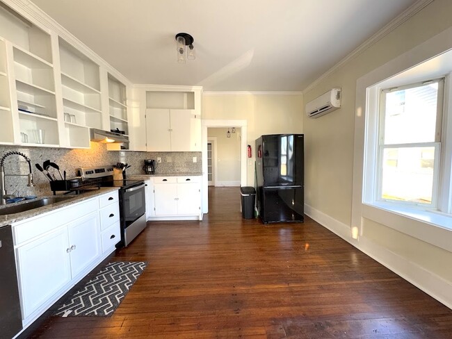 Photo - 1233 E Center St