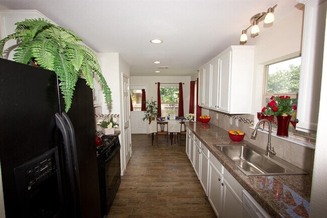 Photo - 7304 S Glenn St