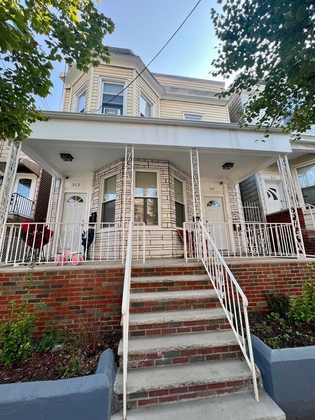 Building Photo - 313 16th St Unit 1 Rental