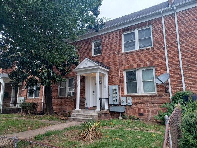 Building Photo - 1904 M St NE Unit 3