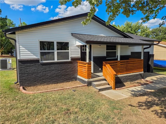 412 W Swallow Cir
