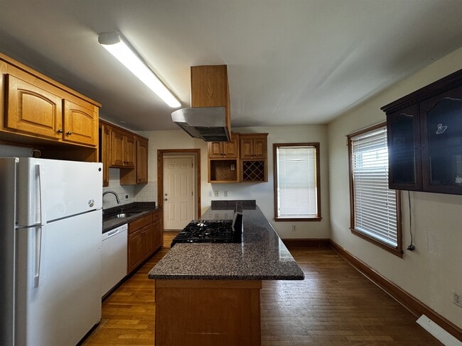 30 Hume Ave Unit 2