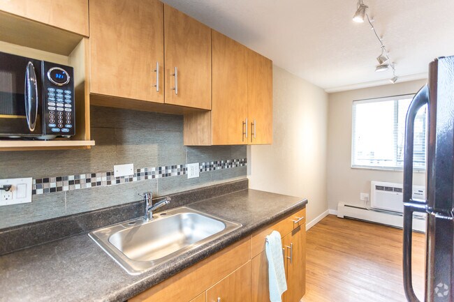 2BR, 1BA - B1