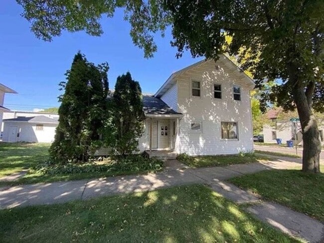 Building Photo - 636 Kickbusch St Unit 3 Rental