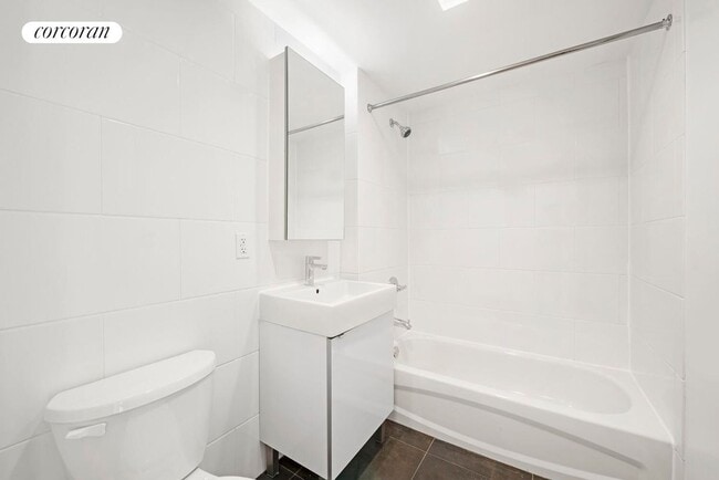 Photo - 41-18 Crescent St