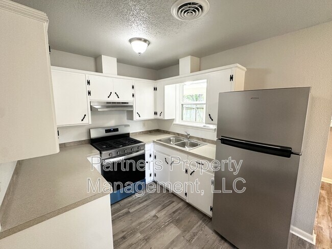 2409 Cottonwood Pl