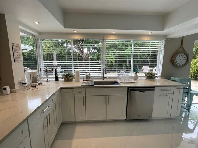 Photo - 2050 NE 62nd St