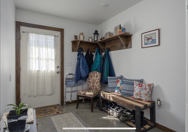 Entry way - 415 E 5th Ave