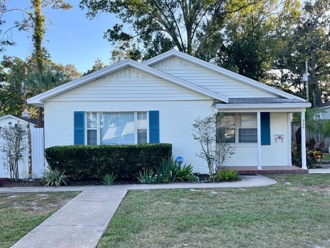 Photo - 906 W Candlewood Ave
