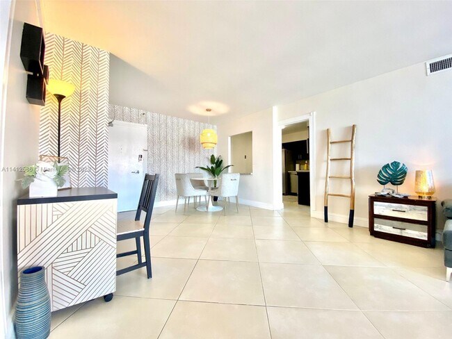 Photo - 5161 Collins Ave Unit 1502
