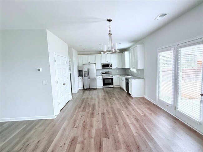 Photo - 409 McGinnis Cir