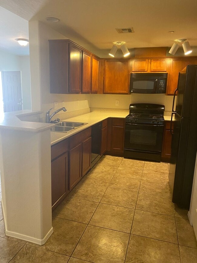 Building Photo - Adorable Northwest 2 bedroom condo!