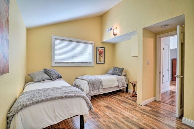 Photo - 550 36th Ave