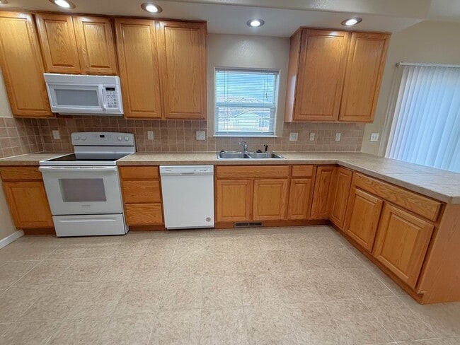 Photo - Gorgeous 4 bedroom with Triple Garage