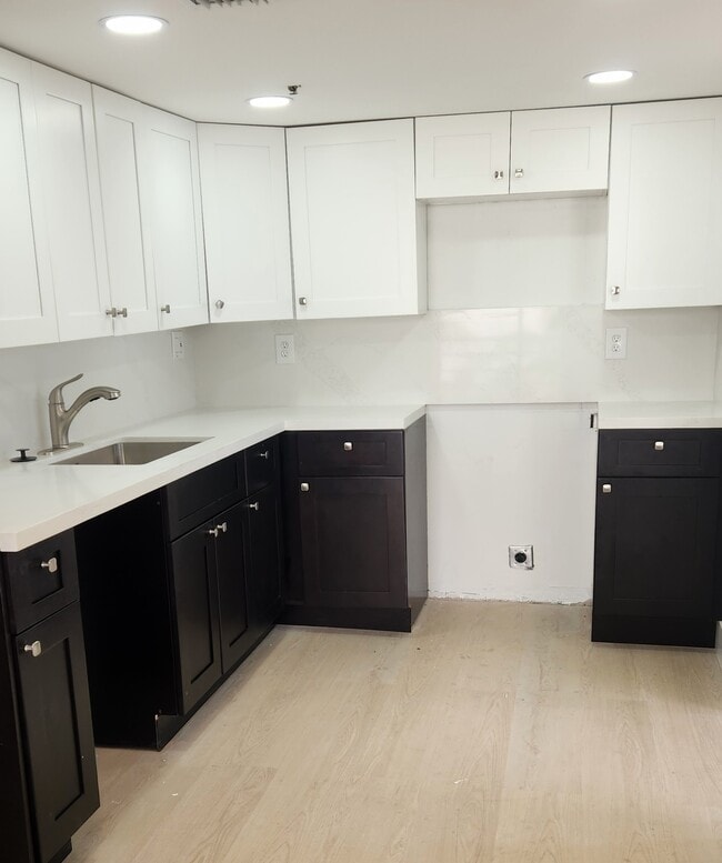 Building Photo - 17890 W Dixie Hwy Rental