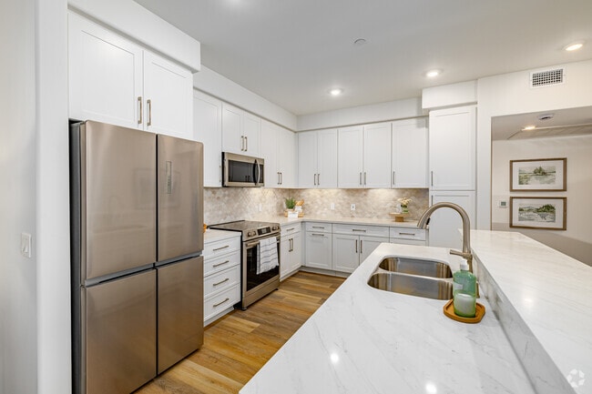 2BR, 2BA - 1,133SF - Kitchen